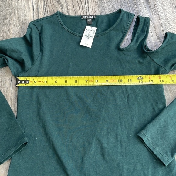 NWT Express Women’s Emerald Green long Sleeve Tee with Shoulder Cut Out, size sm - Picture 4 of 7